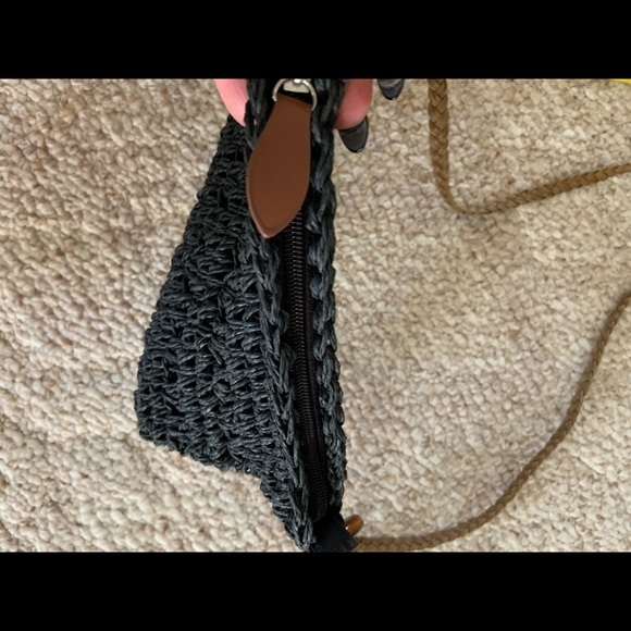 Kelly & Katie Black Woven Crossbody - Picture 6 of 7